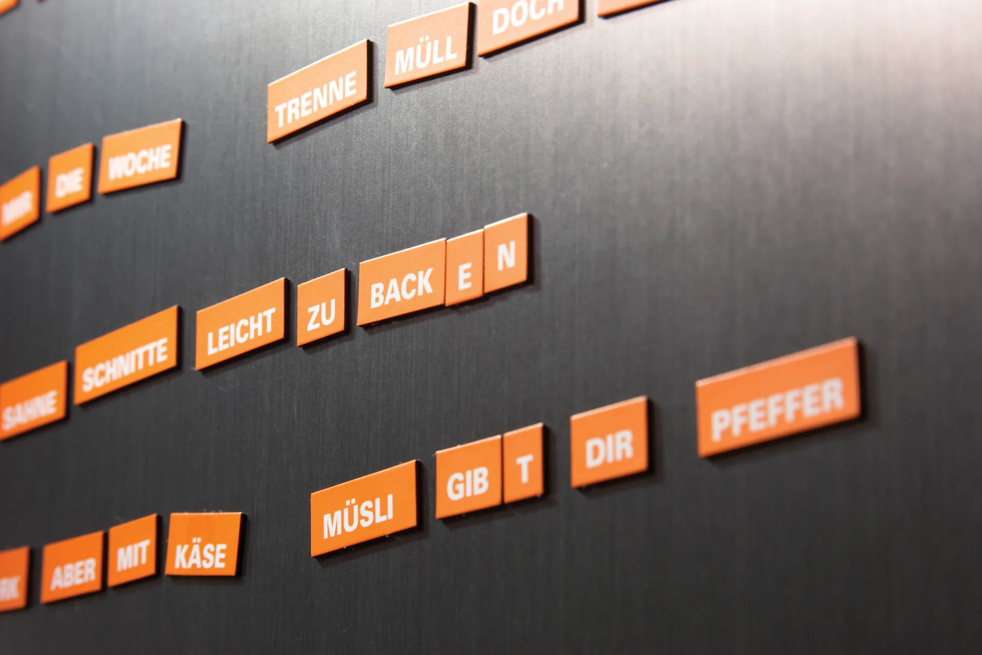 Kühlschrankpoesie als Give-Away: Trennwörter zur "Müll! <> Besser trennen"-Kampagne des AWM